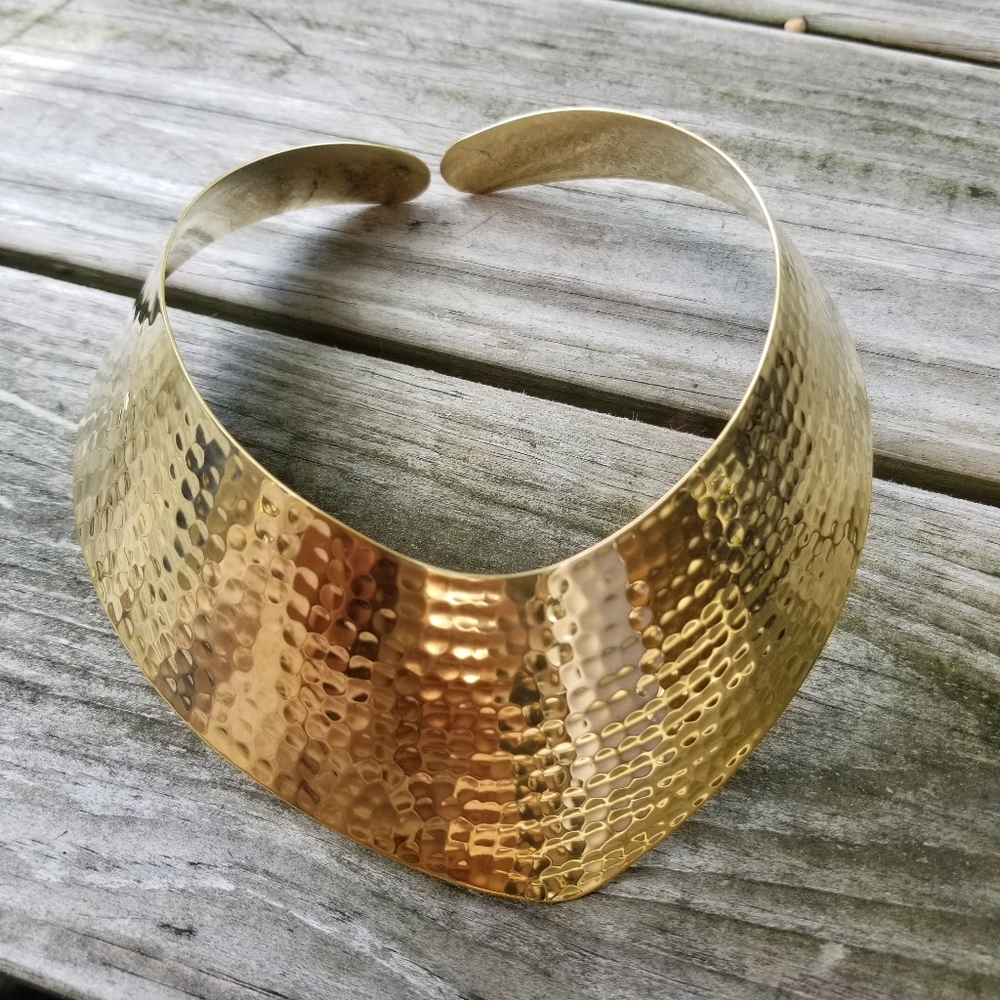 Hammered brass collar choker necklace … - Picture 2 of 5